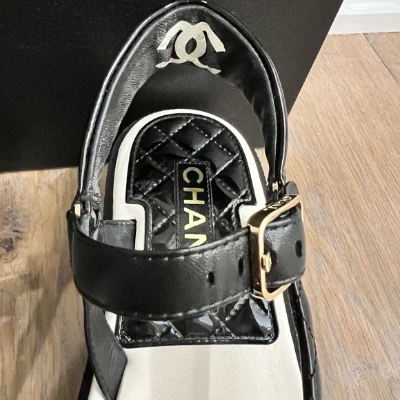 Chanel 2022 “Road to the Sun” sandal - Picture 12 of 13